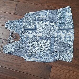 Dept 222 Blue & White Patterned Sleeveless Top with Ruffled Neckline size XL